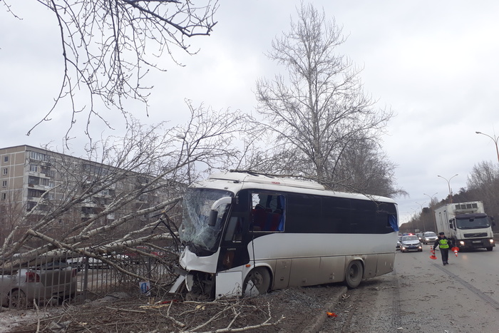 Водитель автобуса погиб на Объездной