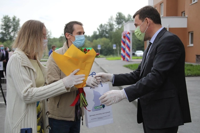 Последним обманутым дольщикам ЖК «Кольцовский дворик» вручат сегодня ключи от их квартир