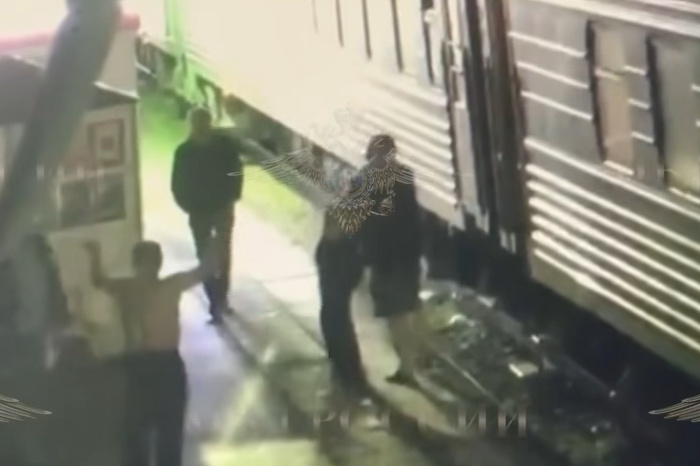 Уралец с ножом захватил заложницу в поезде Краснодар — Москва