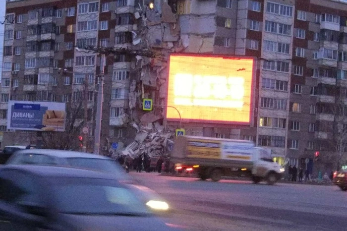 Ижевскую школу, куда эвакуировали жителей обрушившегося дома,"заминировали"