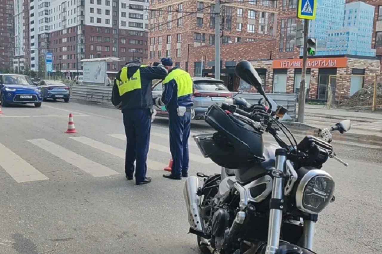 В Екатеринбурге мотоциклист сбил 10-летнего мальчика на пешеходном переходе