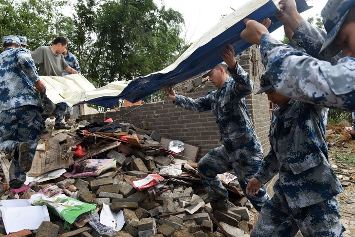 Число жертв стихии на востоке Китая выросло до 98 человек