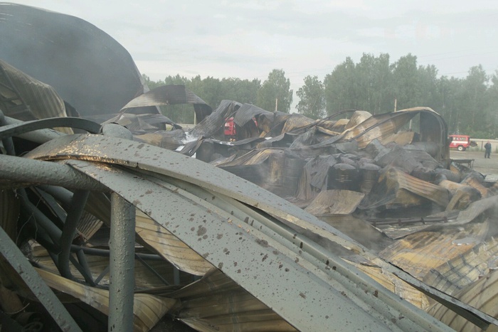 На асфальто-щебёночном заводе под Екатеринбургом сгорел склад с химреагентом