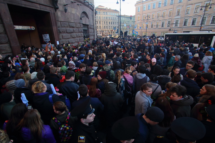 Единороссы попросили отозвать законопроект о стрельбе полиции в толпе