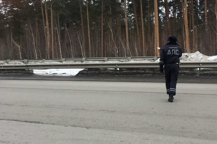 В Екатеринбурге инспектора ДПС посадили на 3 года за взятку от пьяного водителя