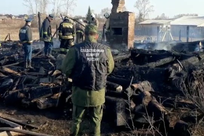 На месте страшного пожара в свердловском посёлке нашли останки пятого ребенка