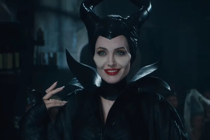 Американский и британский врачи-косметологи: Мы превращаем людей в инопланетян