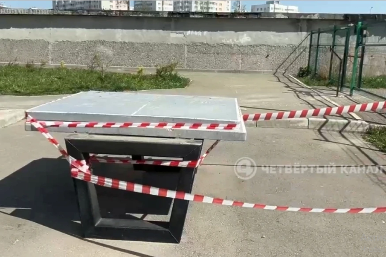 Теннистный стол из камня рухнул на детей в Верхней Пышме