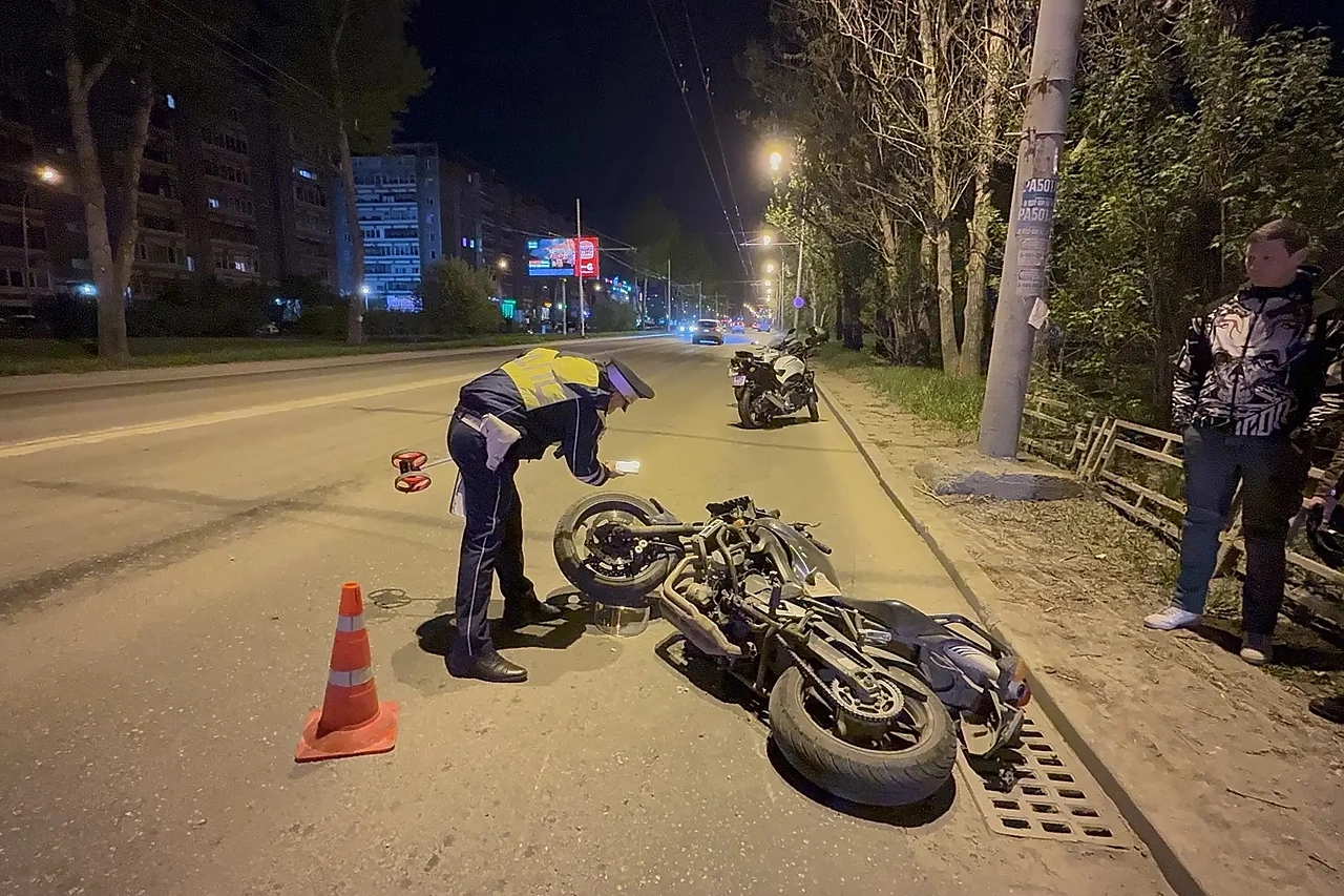 На Юго-Западе мотоциклист сбил 17-летнюю девушку на пешеходном переходе