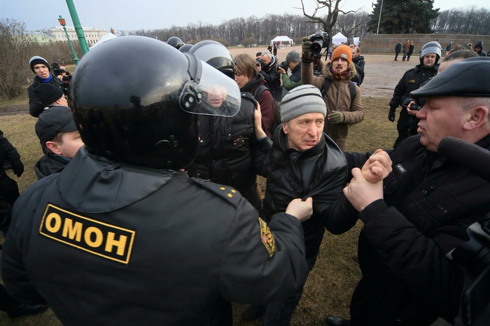 В Пскове со стрельбой задержали предполагаемого педофила