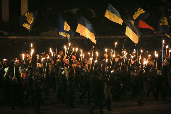 В Закарпатье прошел факельный марш против «венгерских оккупантов»