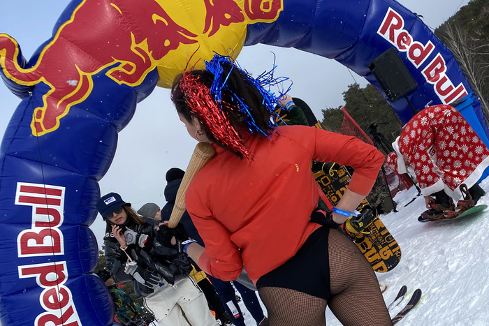 В Екатеринбурге прошло аквашоу Red Bull «Прыгни и замерзни» (ФОТО)