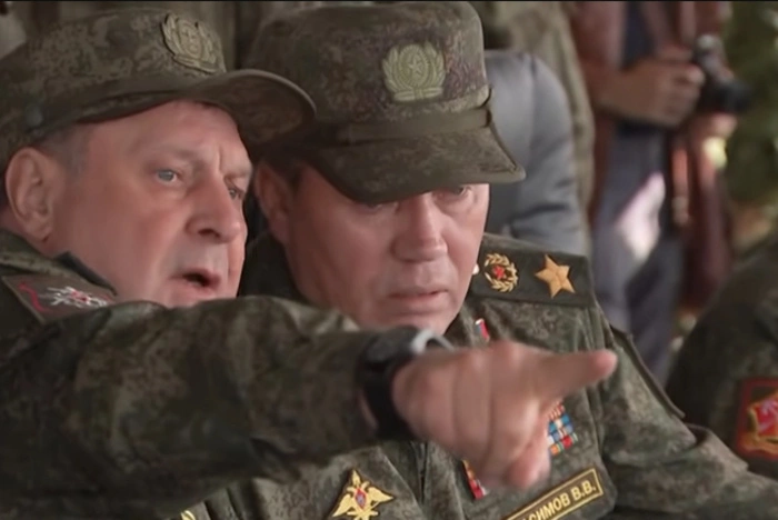 Арестович признал, что ВСУ пытались убить главу российского Генштаба