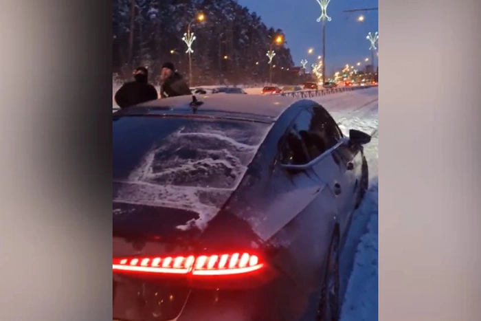 Жителям Академического заблокировали выезд