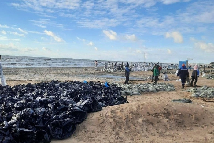Екатеринбурженка рассказала, как съездила волонтёром в Анапу для помощи в ликвидации разлива мазута
