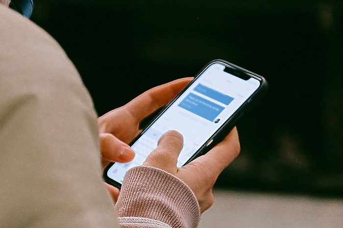 Мошенники начали блокировать айфоны россиян через бесплатный VPN