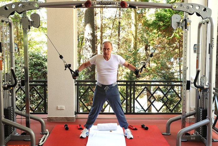 Президент Путин стал рекламным лицом екатеринбургского фитнес-клуба