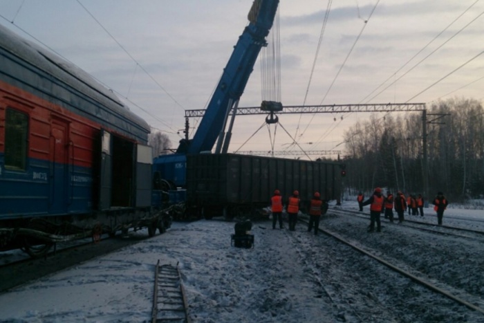 Вагоны с углем в Белоярке повредили 100 метров железнодорожного полотна