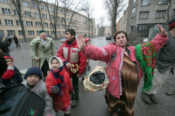 Девочка-подросток расплатилась с цыганкой украшениями на миллион рублей