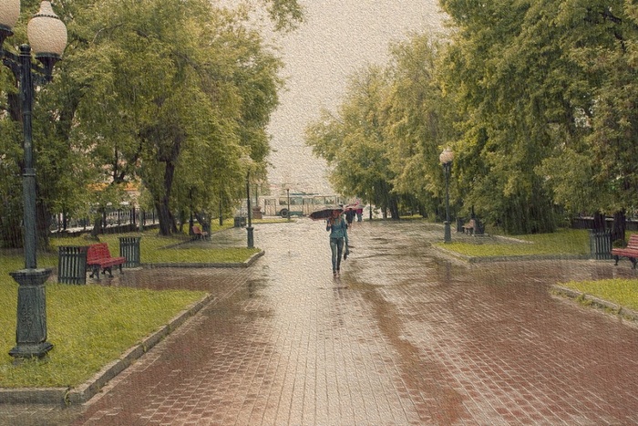 В Екатеринбурге из-за ливня улицы и тротуары в центре города ушли под воду