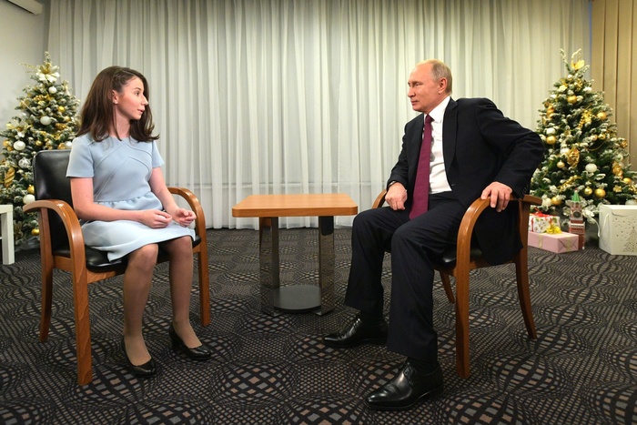 Путин после пресс-конференции дал интервью незрячей 17-летней девушке