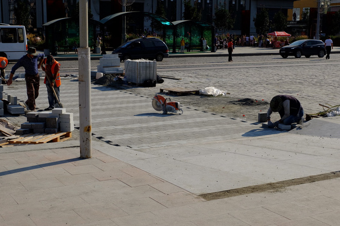 Вечный огонь на площади Коммунаров ждет ремонт. И еще подождет