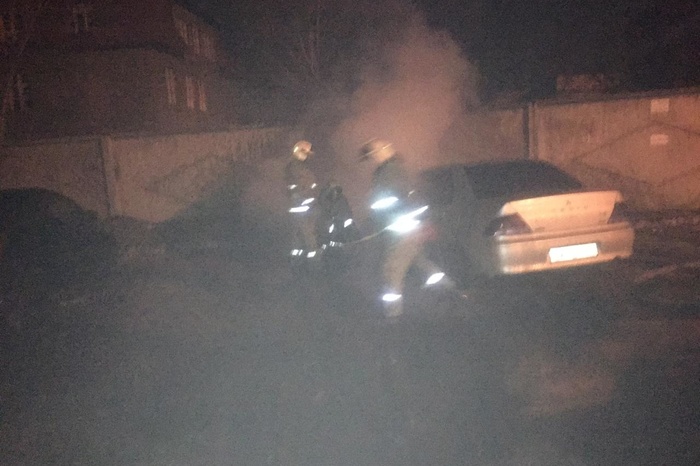 В Екатеринбурге за ночь сгорели сразу несколько машин. Полиция ищет виновных