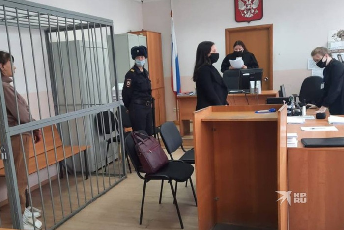 По факту изнасилования школьницы в Екатеринбурге задержаны женщина, военный и известный врач