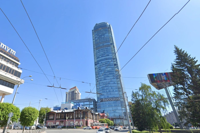 Свердловский депутат: бассейн на крыше «Высоцкого» оборудовали без разрешения на строительство