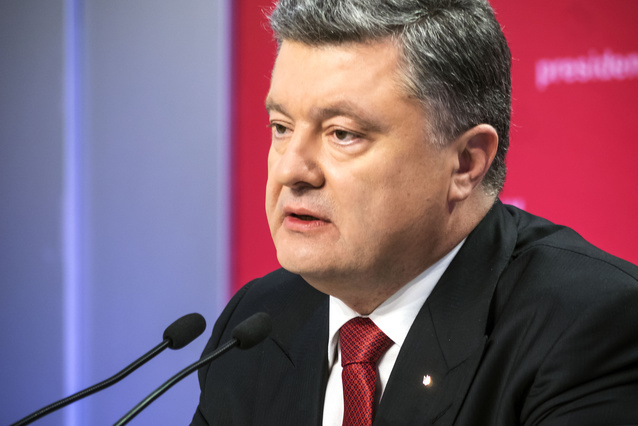 Порошенко приказал прекратить огонь