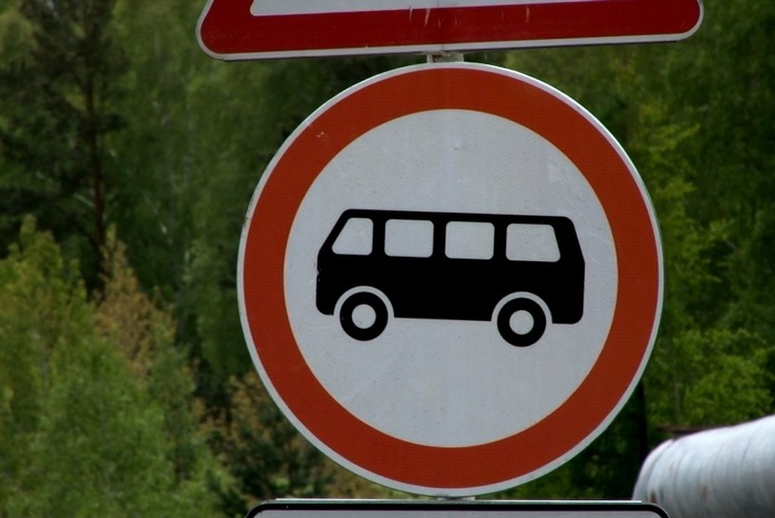 В Екатеринбурге появились знаки, запрещающие движение автобусов