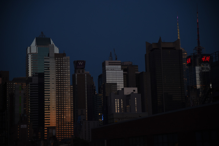 Более 70 тысяч жителей Нью-Йорка остались без света