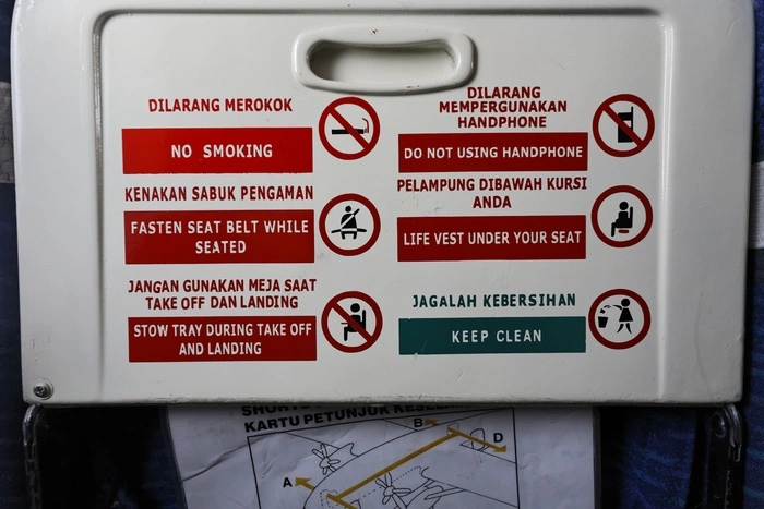 Двух высокопоставленных силовиков подозревают в краже спасжилетов из самолета