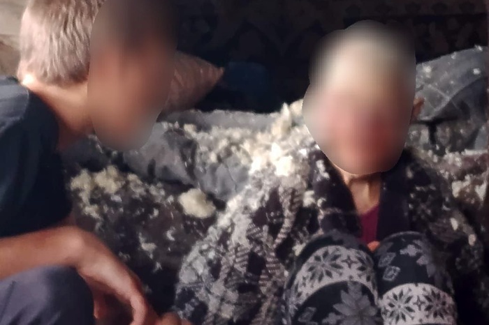 Подростки избили до полусмерти и изнасиловали пенсионерку, снимая происходящее на камеру