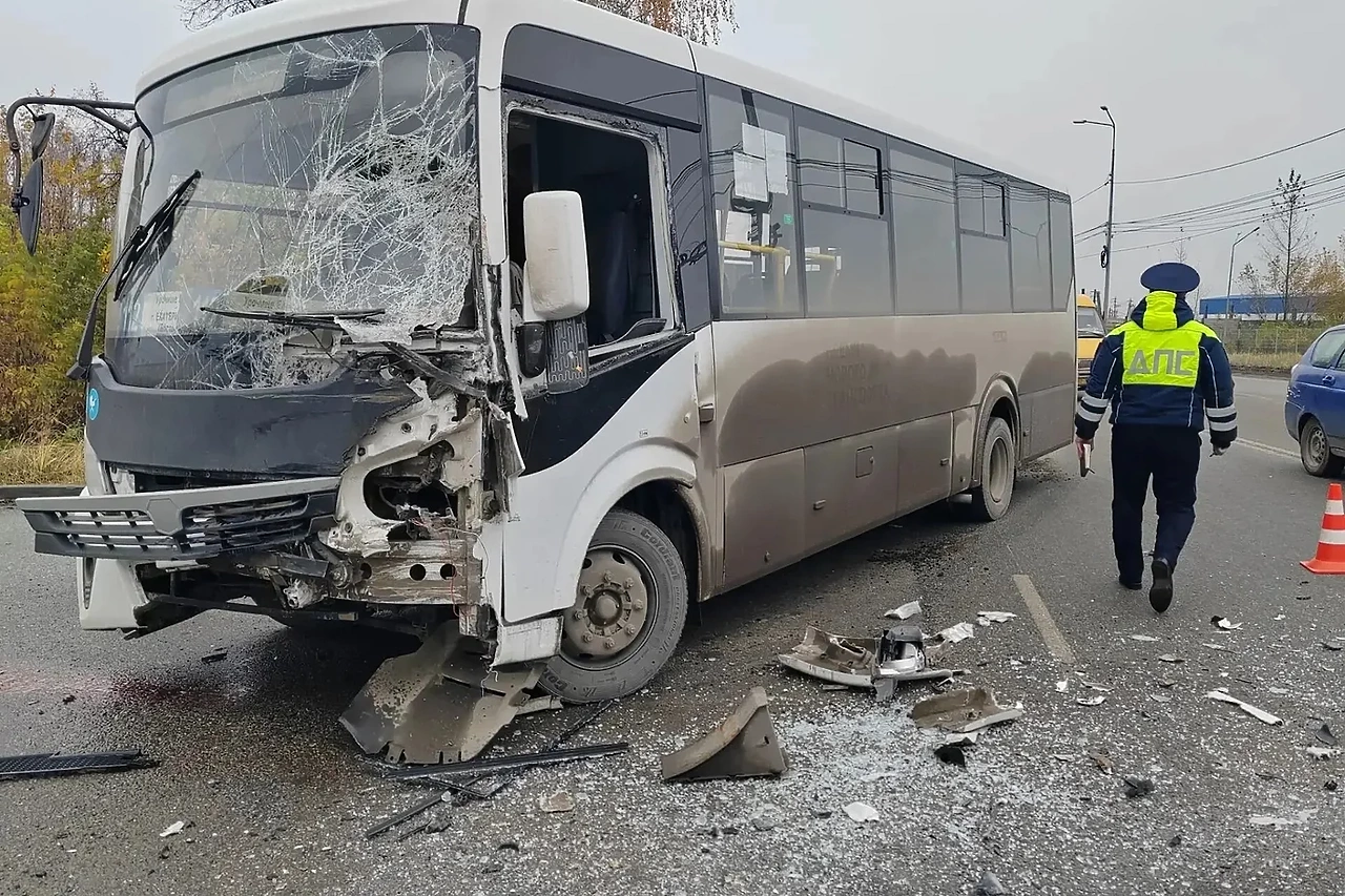 В ДТП с фурой в Березовском пострадали 8 пассажиров автобуса