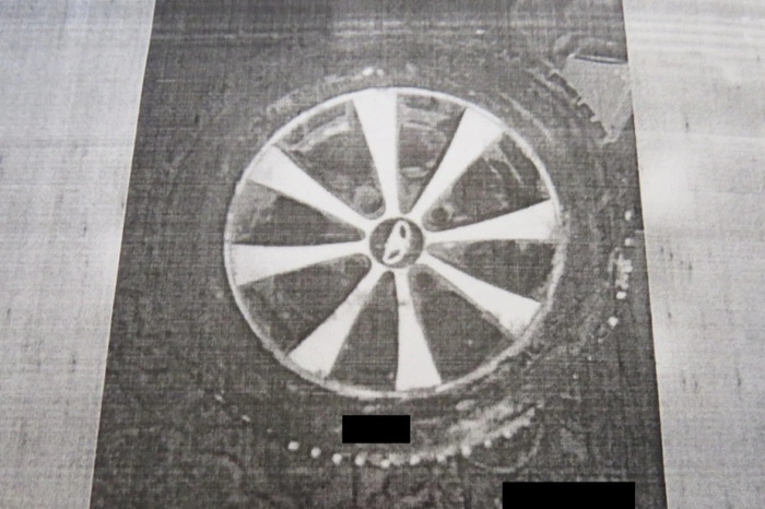 В Серове мужчина снял колеса с чужой машины и решил продать их через Интернет