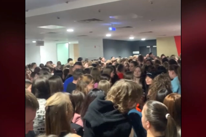 В «Екатеринбург-Экспо» скопилась огромная толпа людей