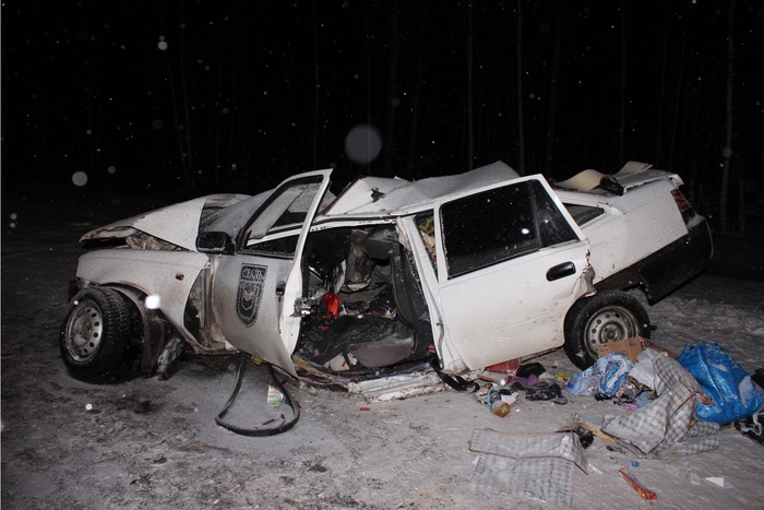 Страшная авария под Тюменью: автомобиль врезался в рейсовый автобус