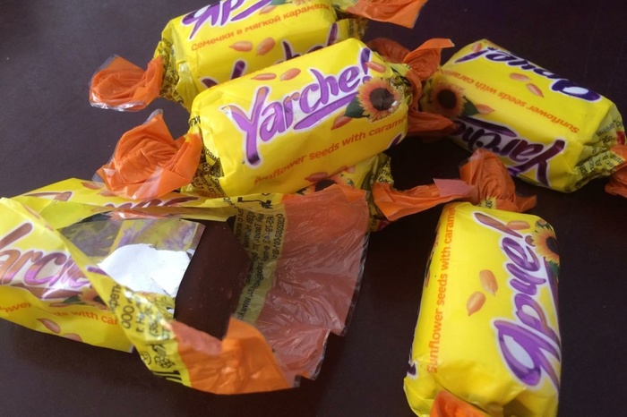 Червячки в шоколаде. Житель Дегтярска купил конфеты с «белком»