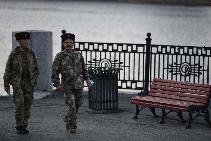 «Чё, из этих?: казаки патрулировали улицы Екатеринбурга в поисках ЛГБТ-представителей