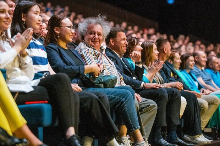 «Невероятные эмоции»: губернатор Куйвашев сходил на концерт Басты