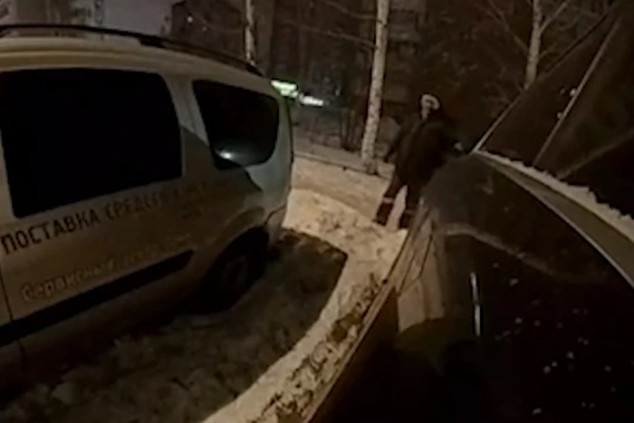 «На его счету минимум 7 авто»: екатеринбуржцев около года терроризирует автовандал