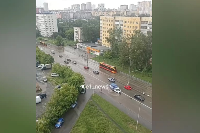 На Эльмаше из-за ливня встал «Львенок»