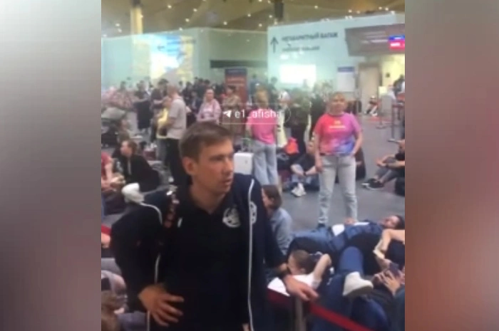Екатеринбуржцы показали, что творится в аэропорту Питера