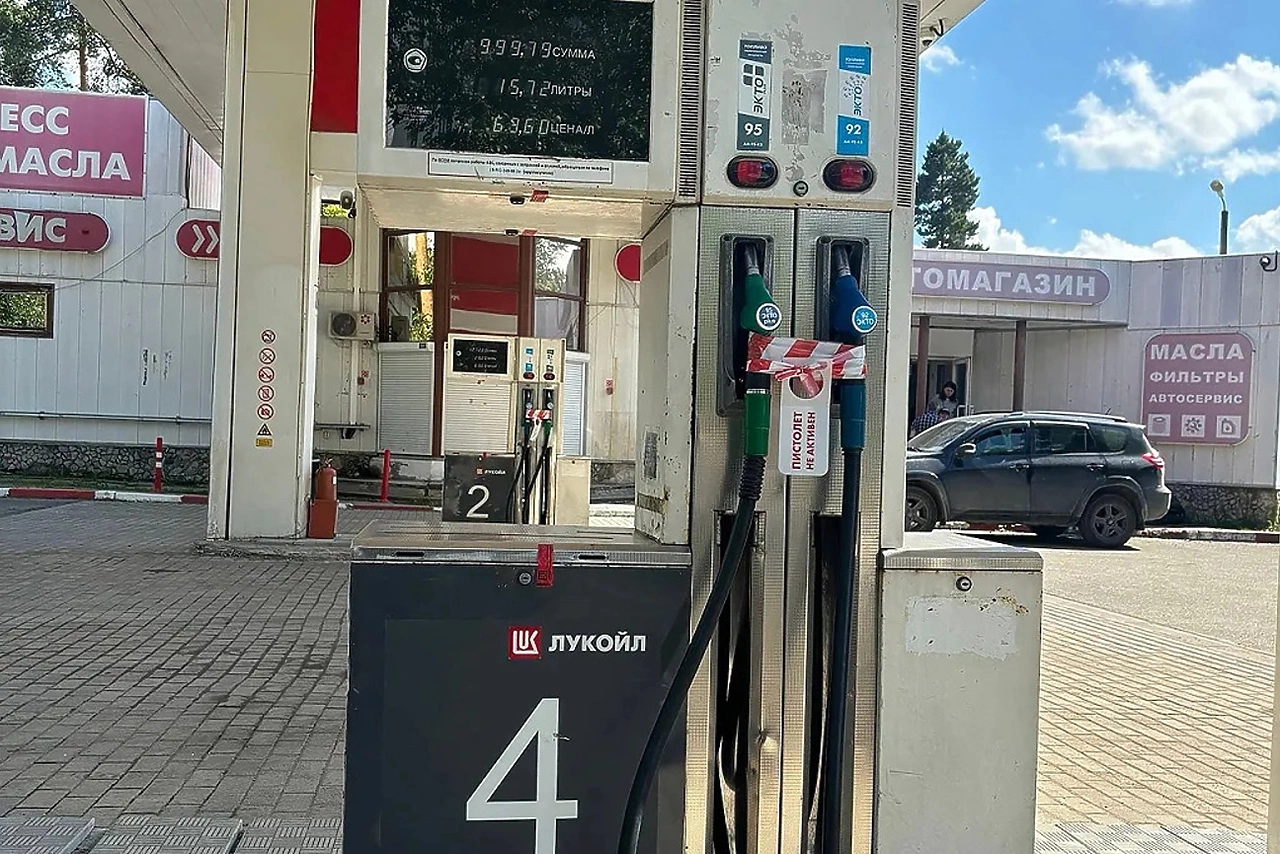 Екатеринбургские автомобилисты массово жалуются на поломки двигателей после заправки