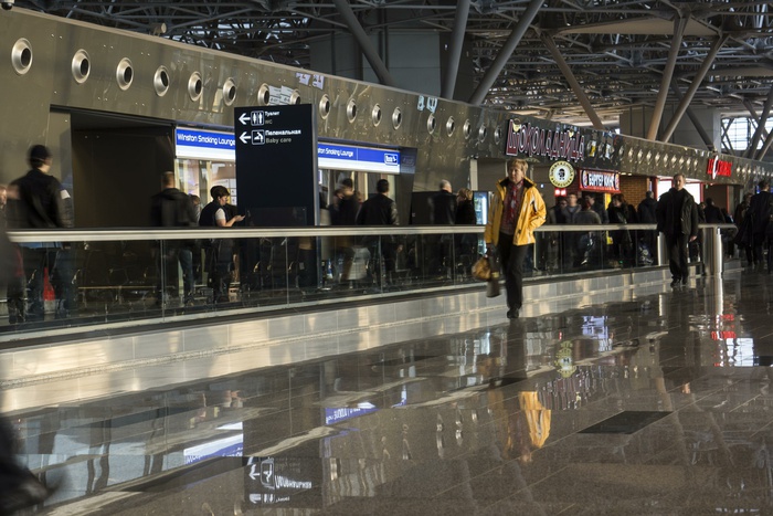 Во «Внуково» из-за проблем с сердцем умерли пассажир и работник аэропорта