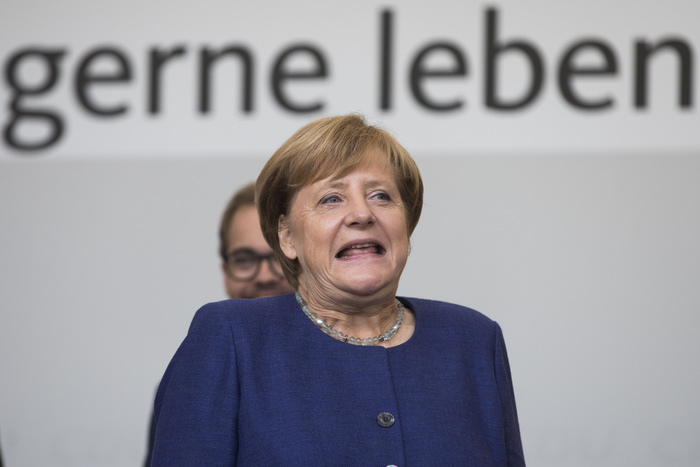 Немцы выдвинули Путина на выборы канцлера от блока Меркель