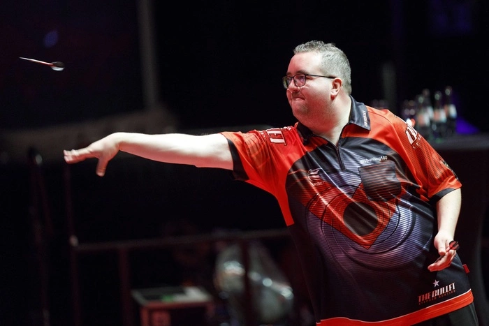 Предлагавшую «чпокнуть дротиком» пенсионера чиновницу пожурили и простили