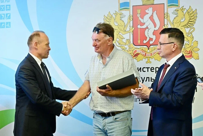 Тренеру женской сборной команды России по биатлону подарили квартиру в Екатеринбурге