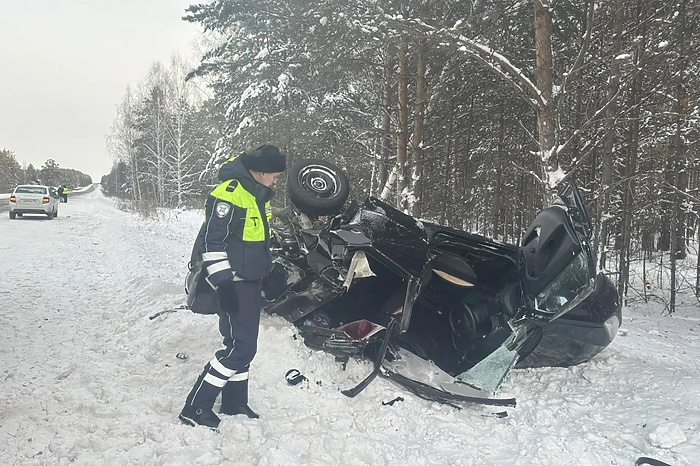 Два человека погибли в перевернувшейся «Ладе» под Режом
